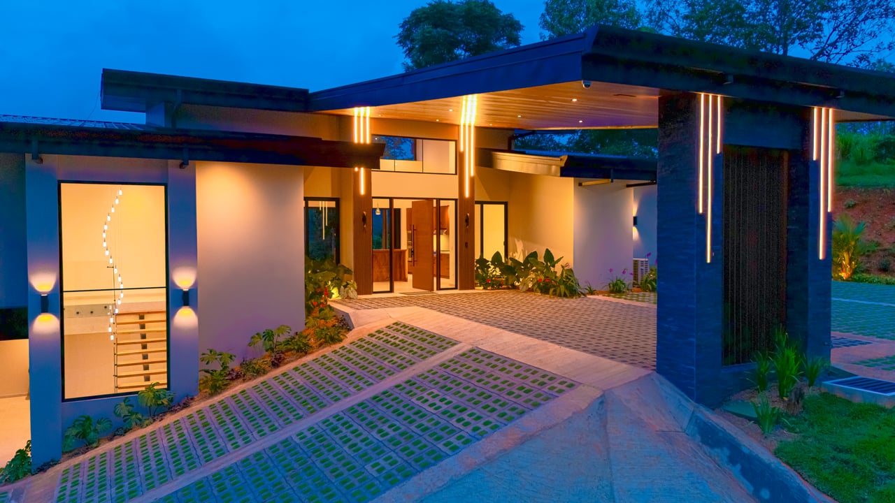 3 Bedroom Luxury Modern Tropical Home in Dominical