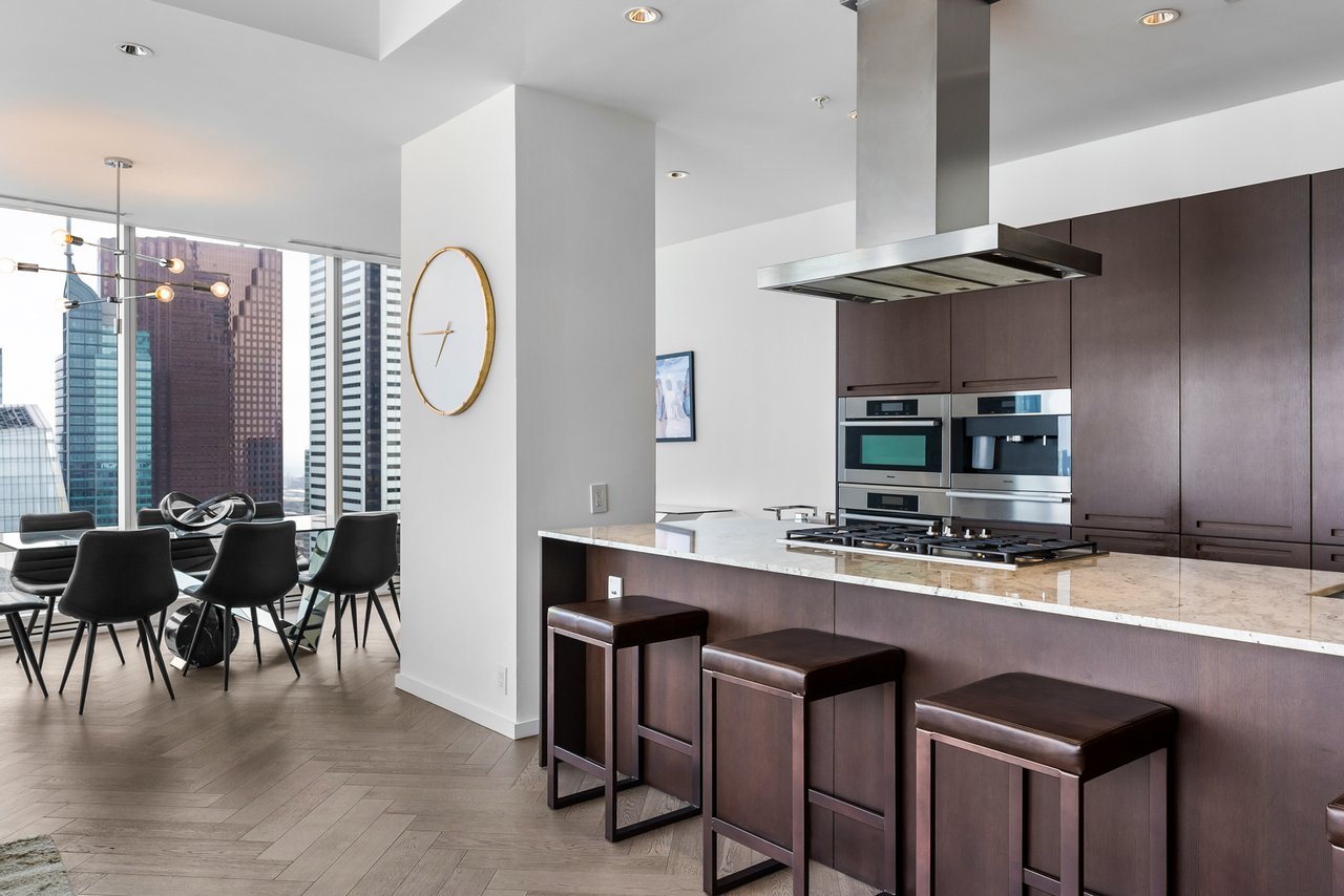 Suite 5804- 180 University Avenue