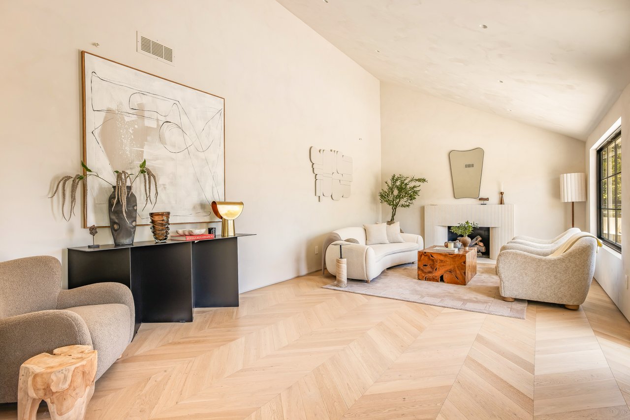 8353 Sunset View Dr