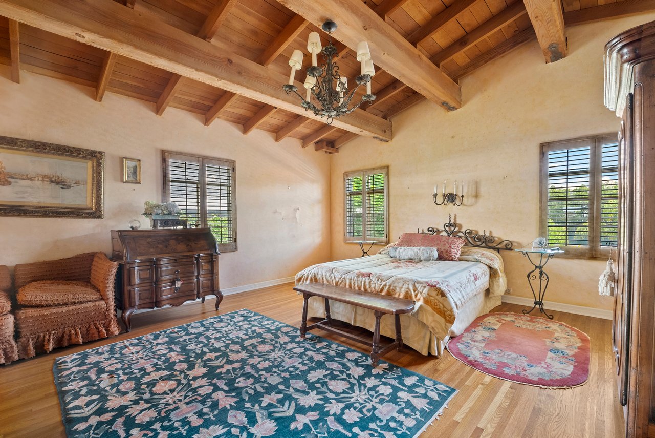 706 N Maple Dr, Beverly Hills