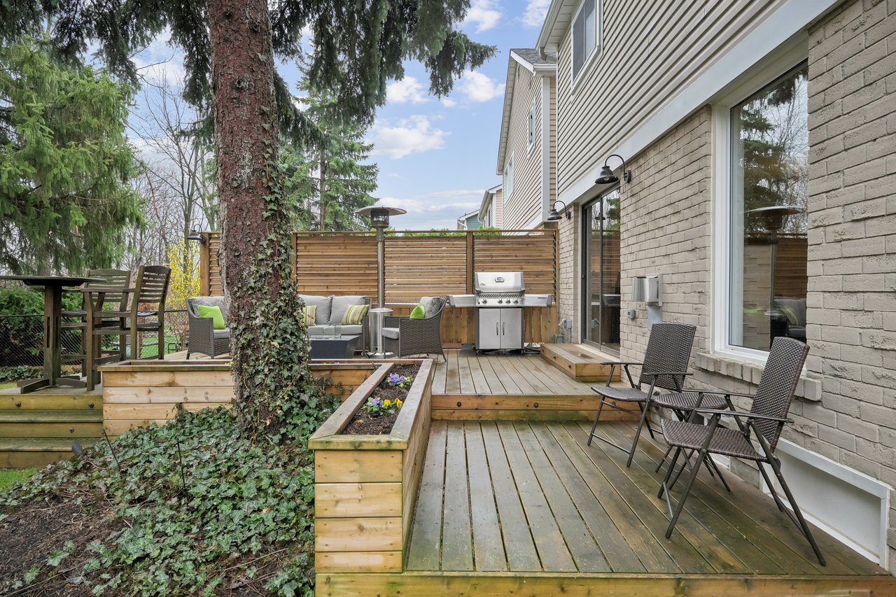 Ravine Living in Glen Abbey!