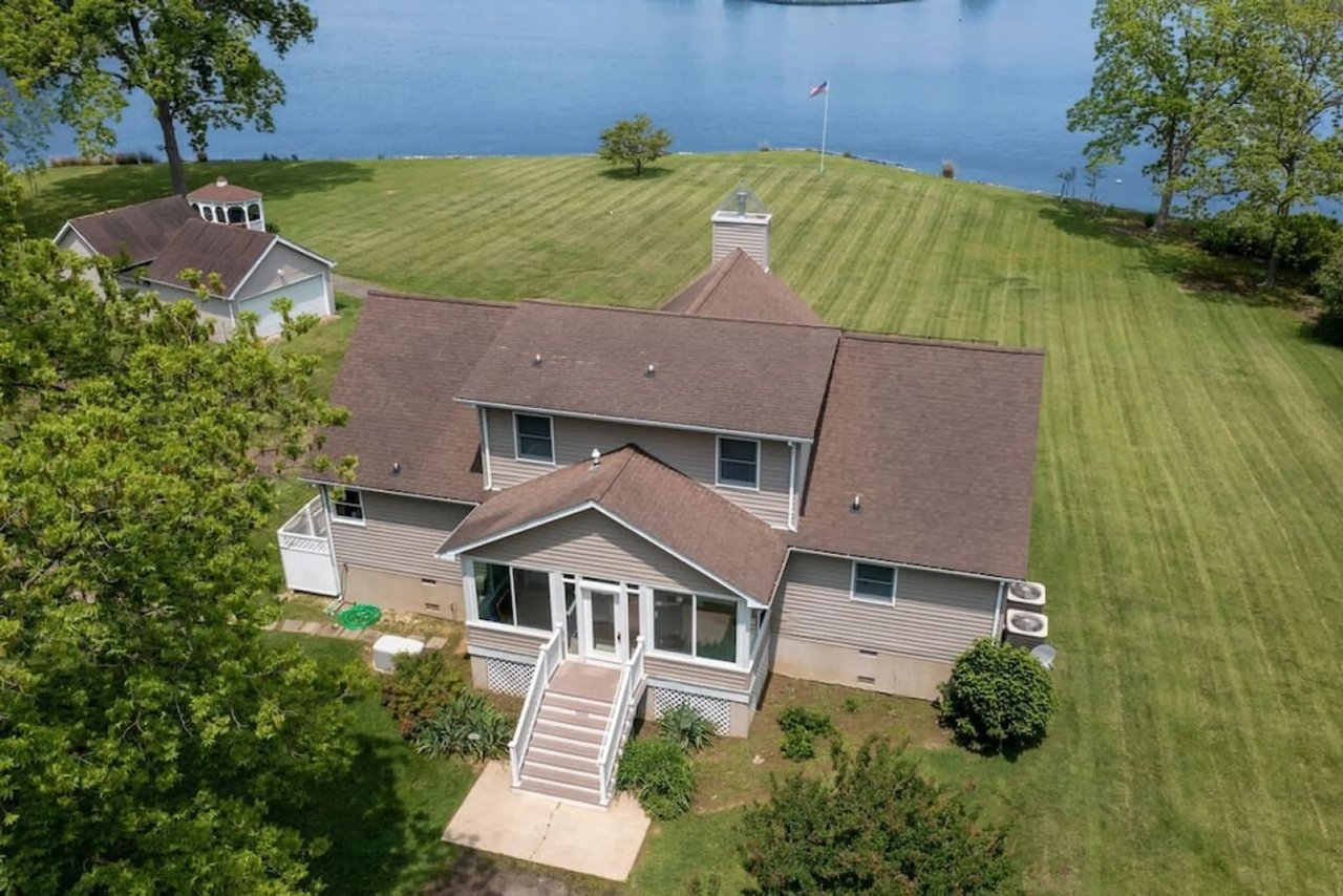 Private Waterfront Home 2+ Acres