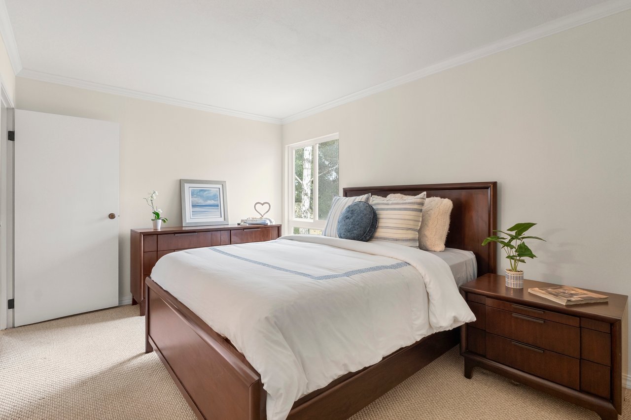 928 Peninsula Ave #204