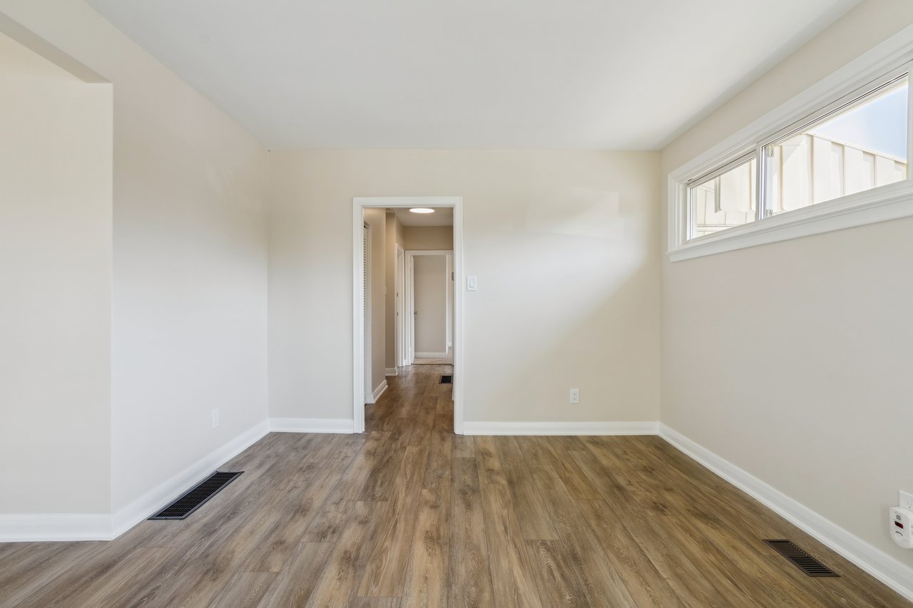 Bungalow on 60' x 125' lot with endless potential