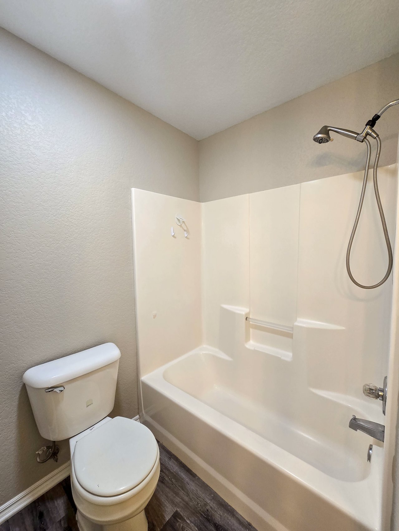1252 Kingston Rd