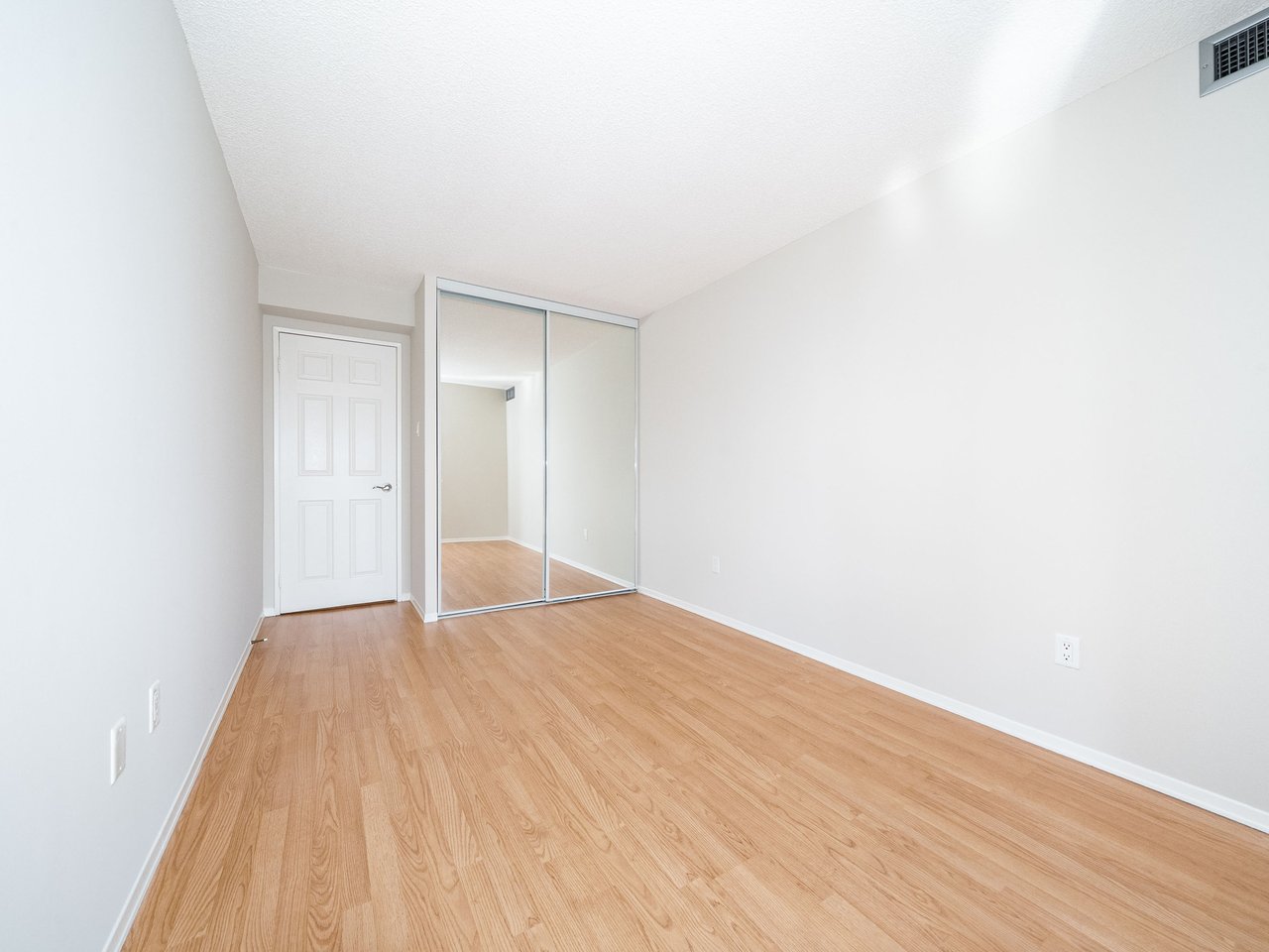 30 Harding Boulevard W, 404