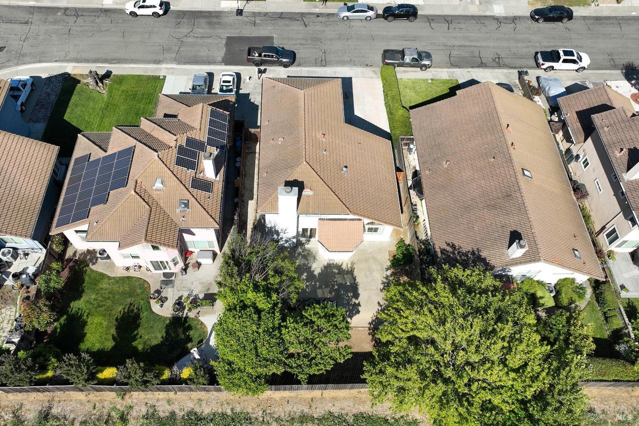 5050 Lakeview Circle