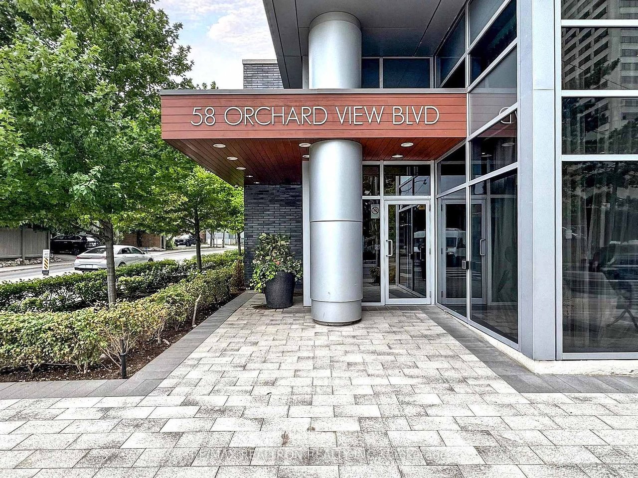 PENTHOUSE ON ENGLINGTON CROSSTOWN LRT