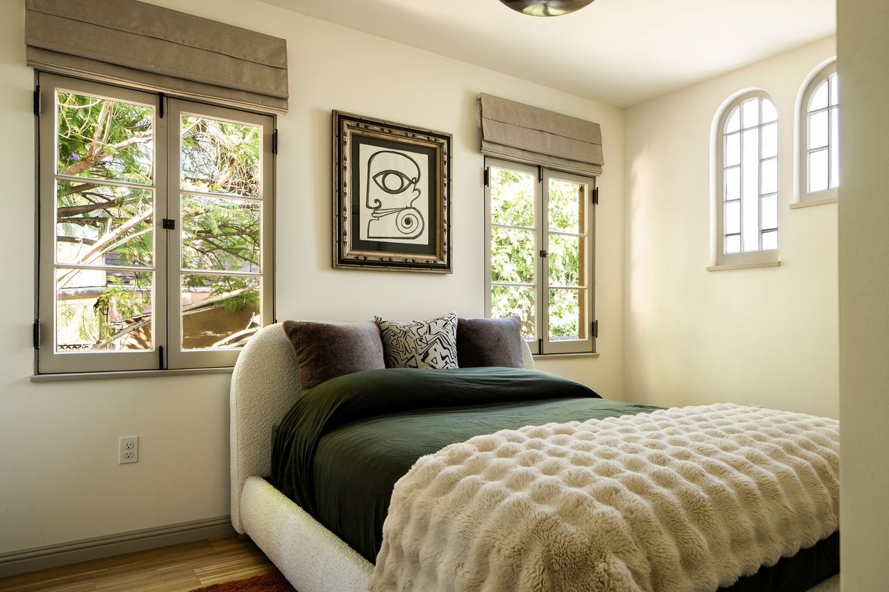 Vacant Trophy Silverlake Triplex With Reservoir Views