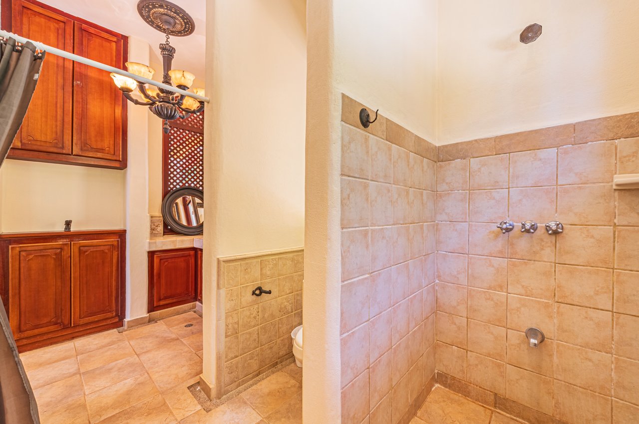 Nido Escondido, Playa Dominical