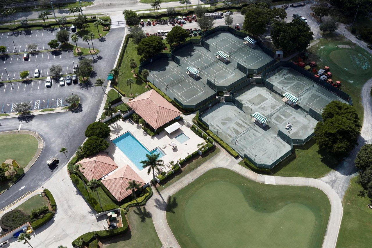 2557 Seminole Circle