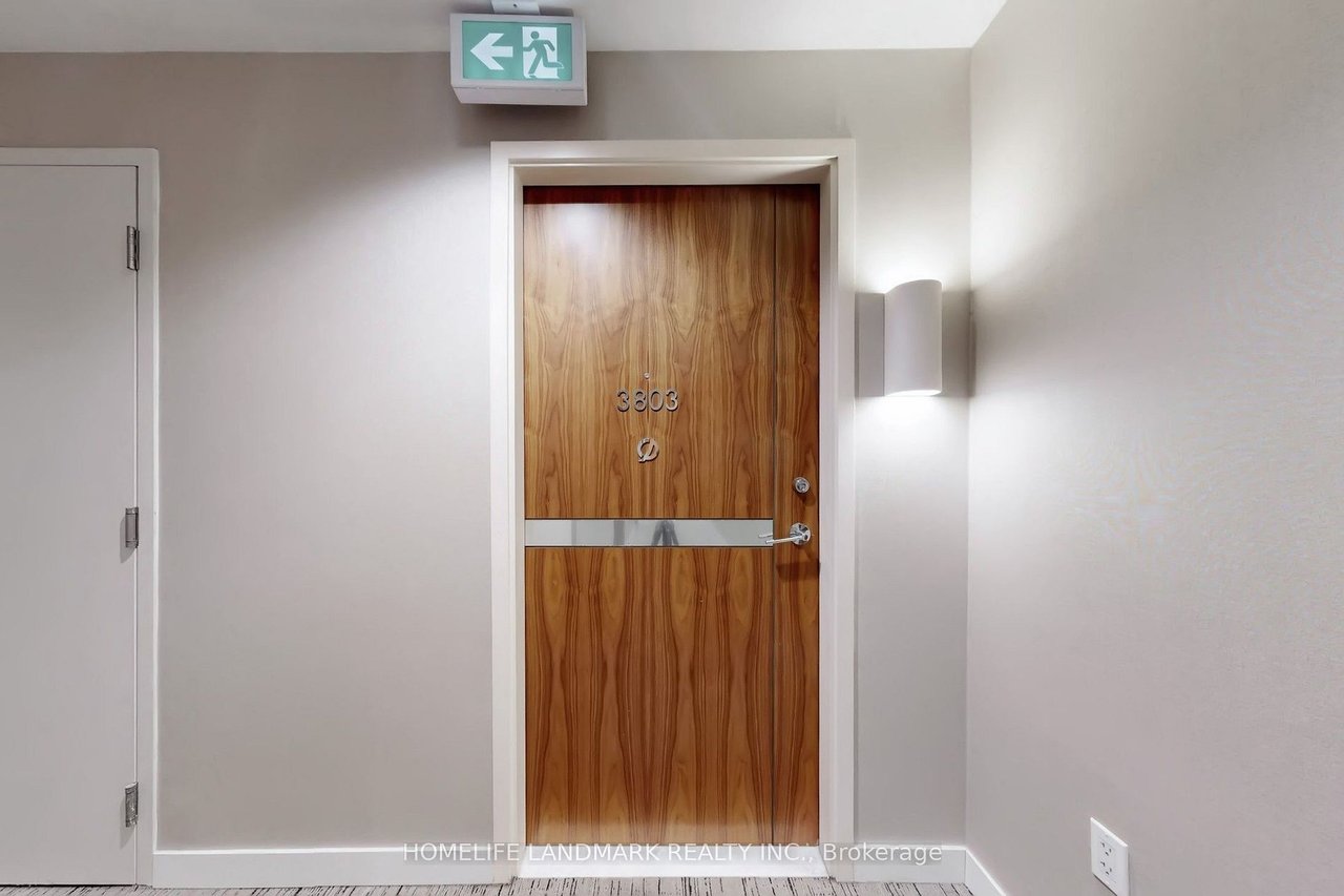 NORTH YORK'S PRESTIGIOUS COMMUNITY PENTHOUSE