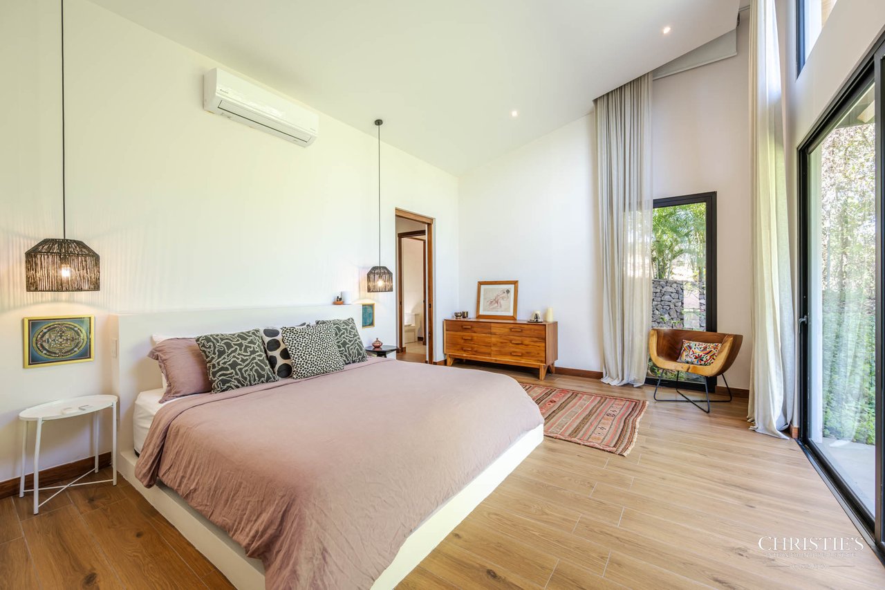 Casa Lola – Contemporary Beachside Oasis in Playa Grande