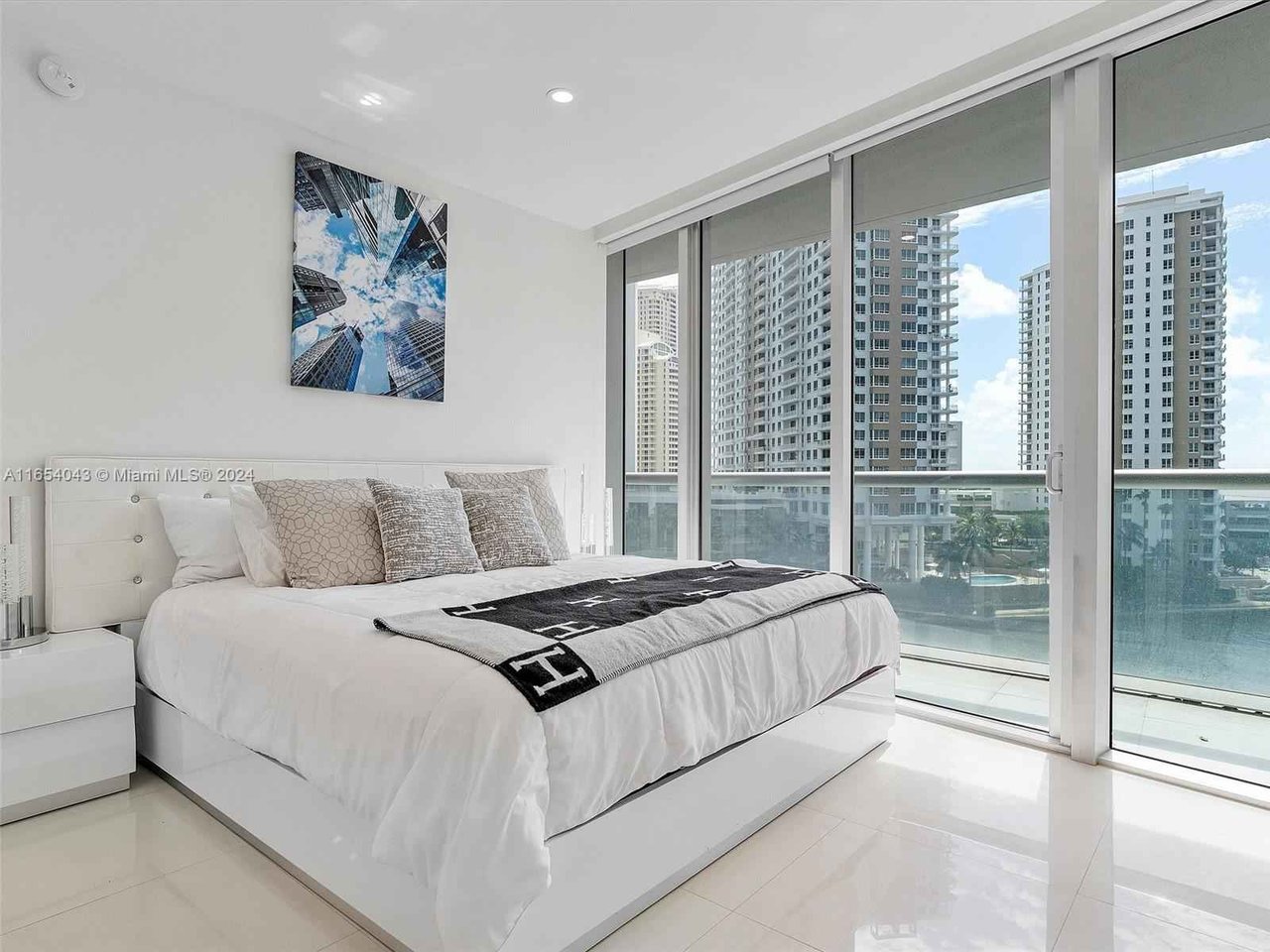 495 Brickell Ave Unit BAY707