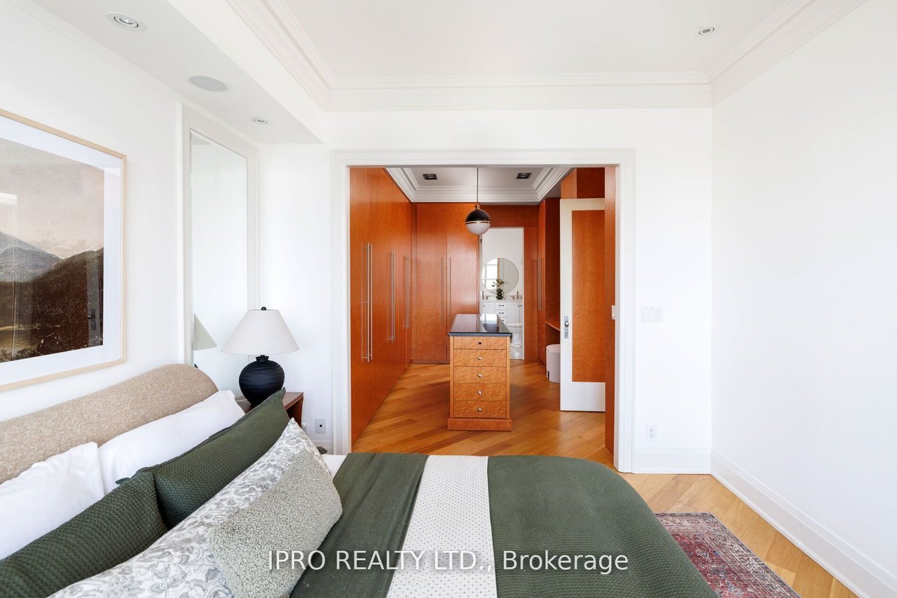 BOUTIQUE LIVING 