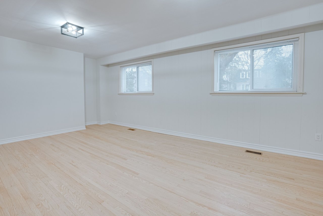 25 Karen Road Unit: Lower