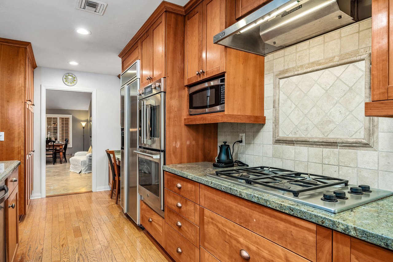 12933 Biscayne