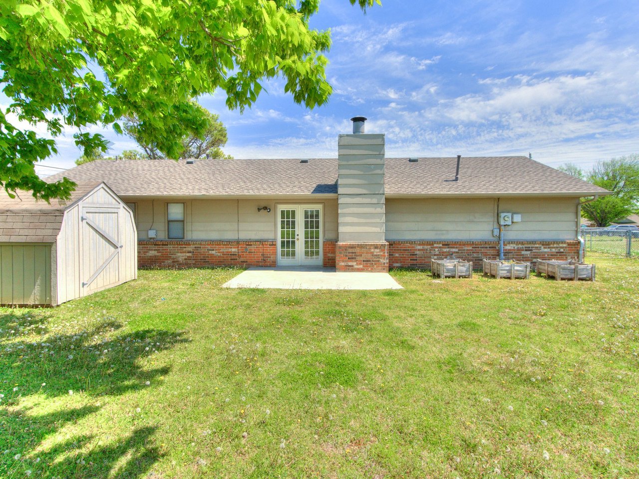 2416 Ellis Dr
