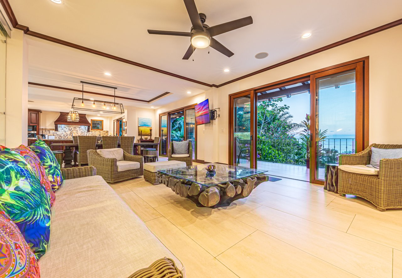 Nido Escondido, Playa Dominical