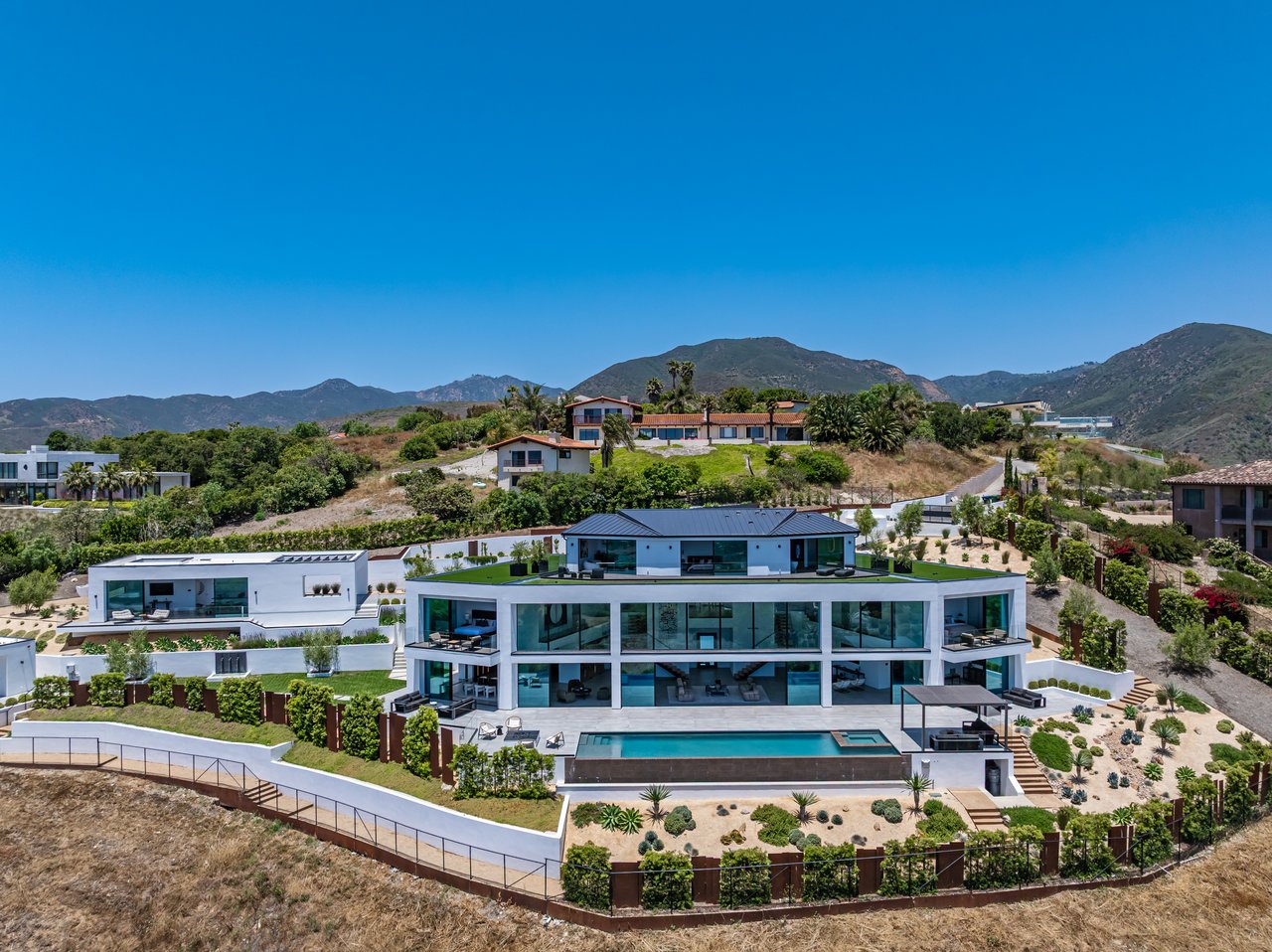 6156 Zumirez Dr