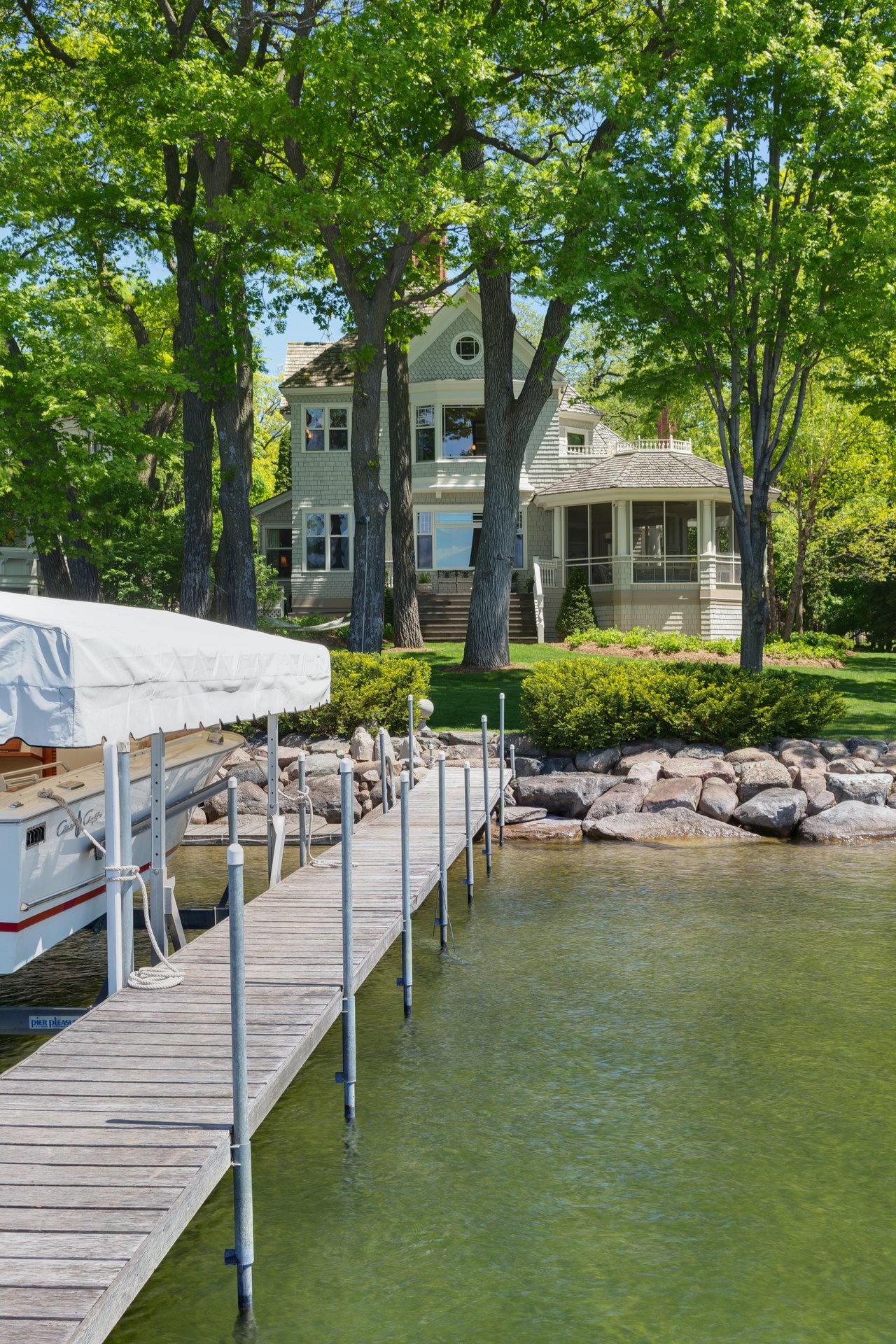4630 Linwood Cir | Deephaven