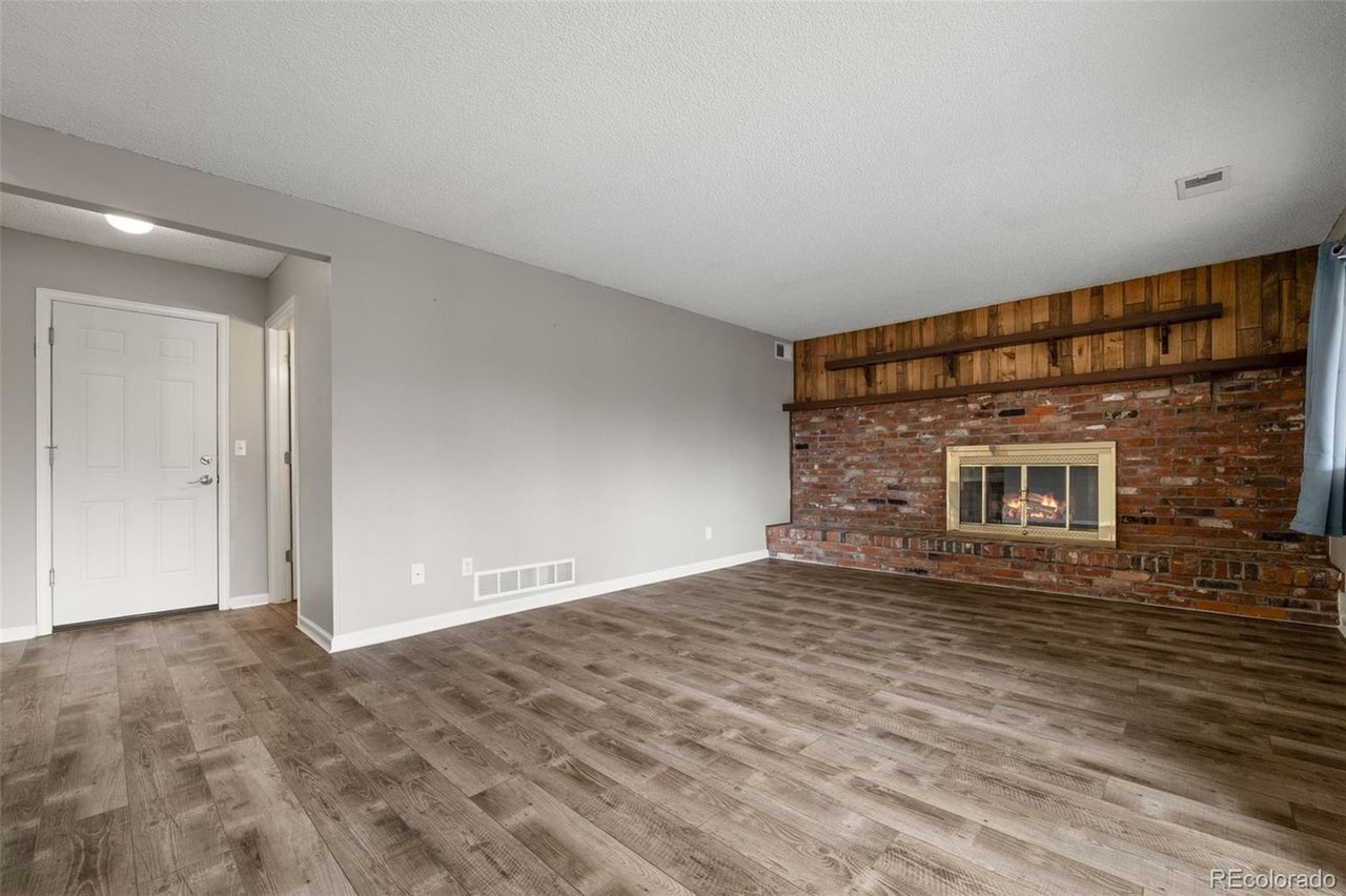 9911 Perry Ct