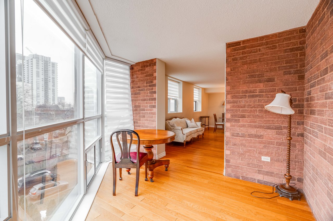 beautiful 2 bedroom 2 bath Condo in downtown London