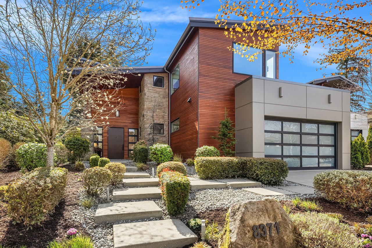 MODERN LIVING - MERCER ISLAND