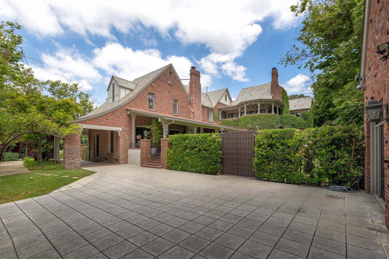 Stunning Gated Tudor