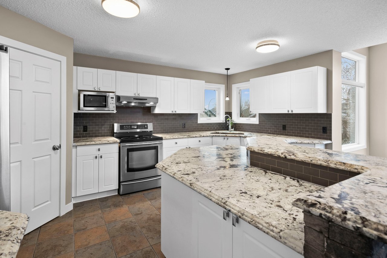 7 Valley Creek Bay NW