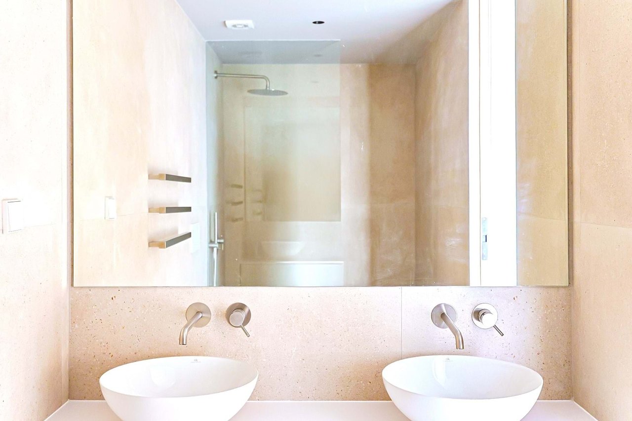 Stylish 2-Bedroom Apartment in the Heart of Lisbon with Exceptional Amenities