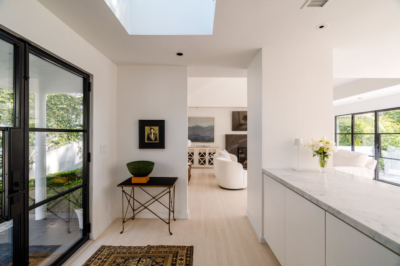 1558 Sunset Plaza Dr, Hollywood Hills