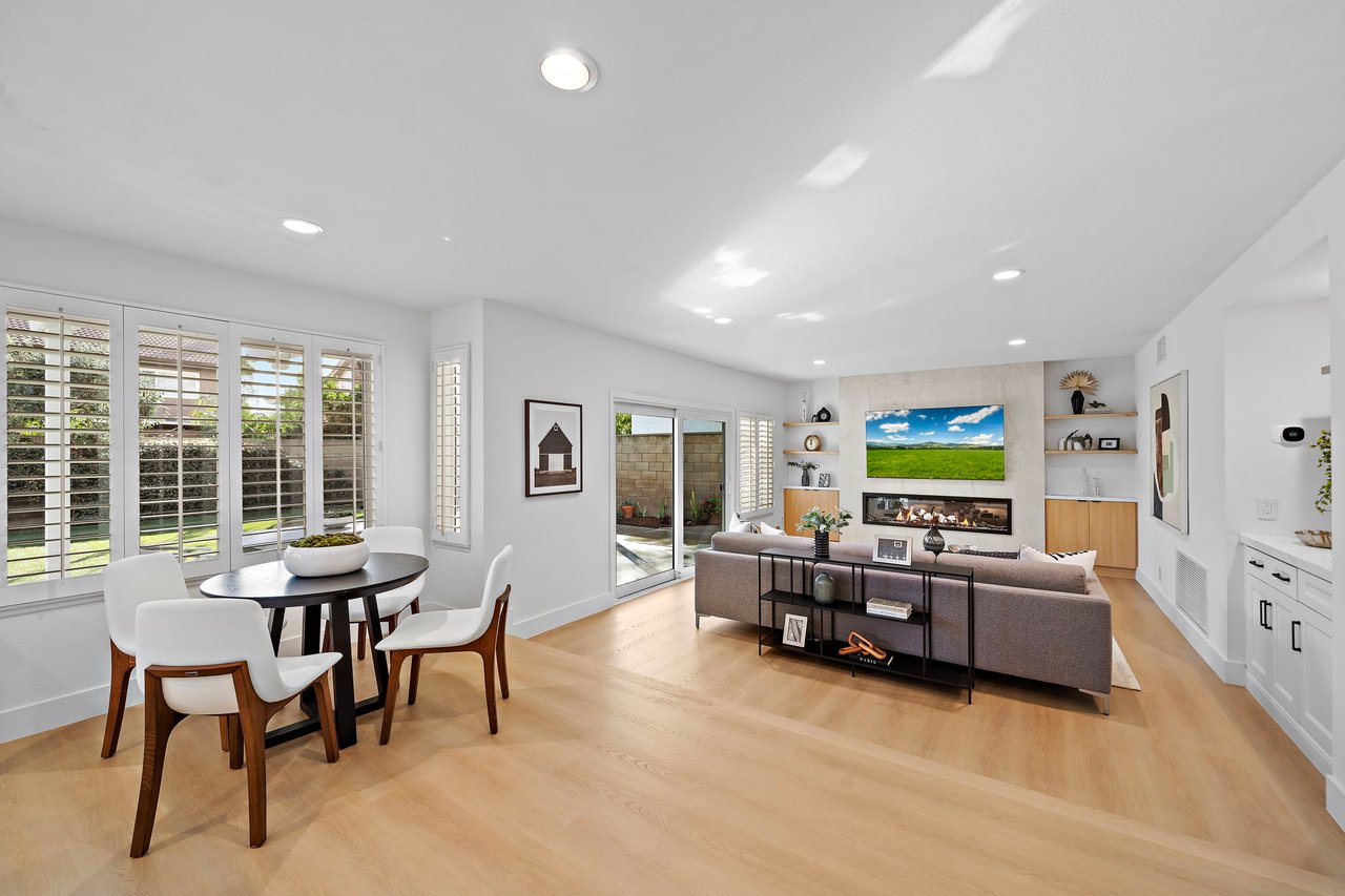 9560 La Amapola Avenue