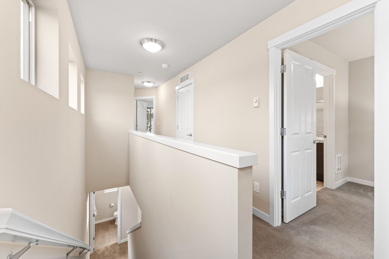 303 Anacortes Pl NE