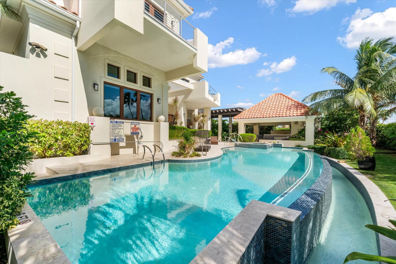 Crystal Harbour, Cayman Islands