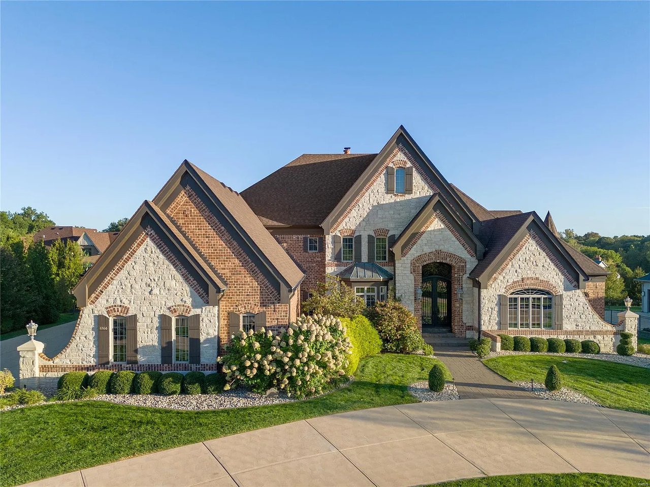 1266 Devonworth Dr