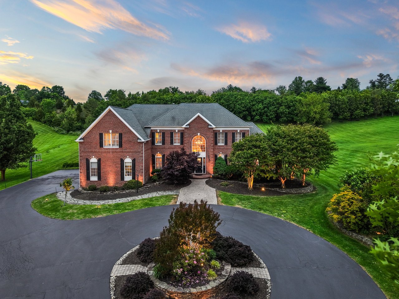 40890 Beechnut Rd, Leesburg, VA 20175