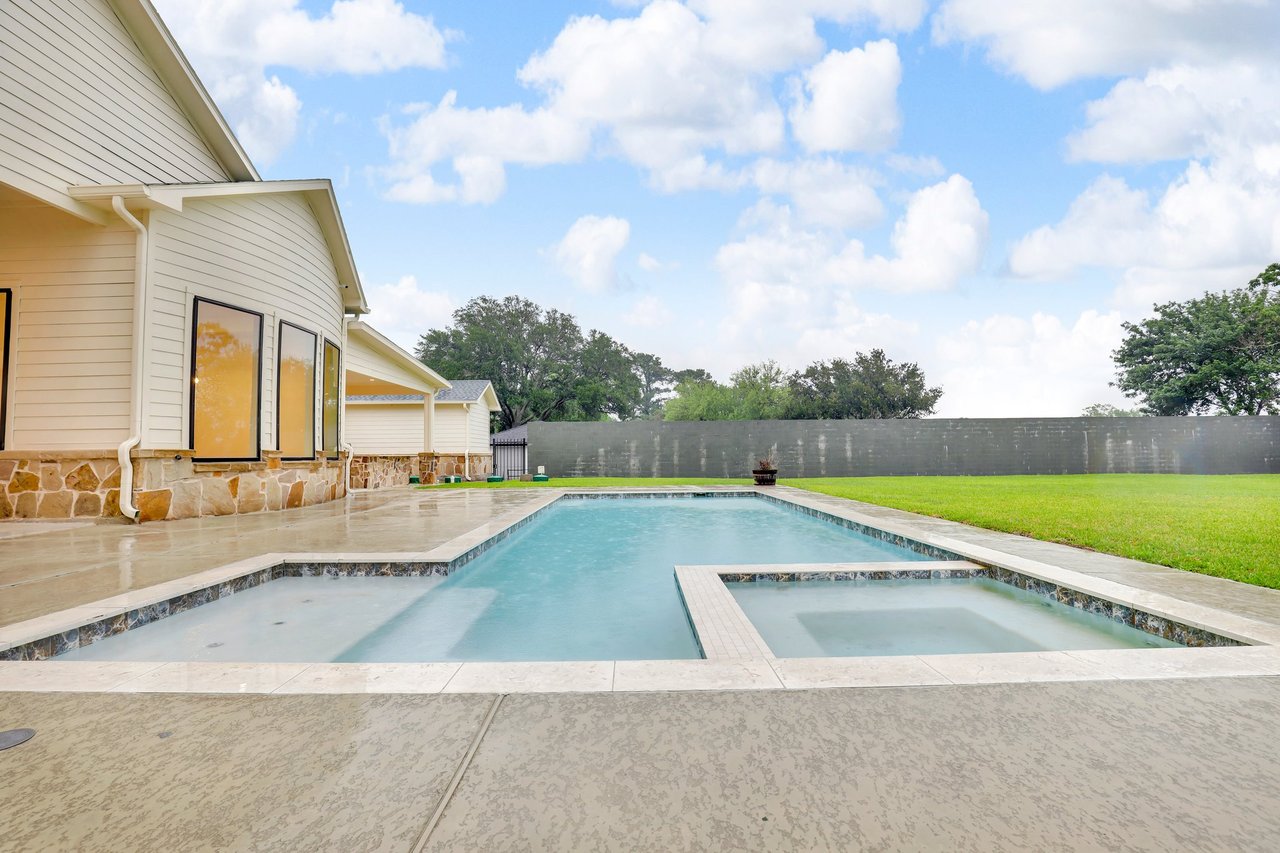 25927 Hunter Lane