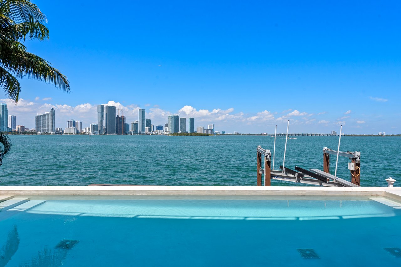 Mansion on N Venetian Way