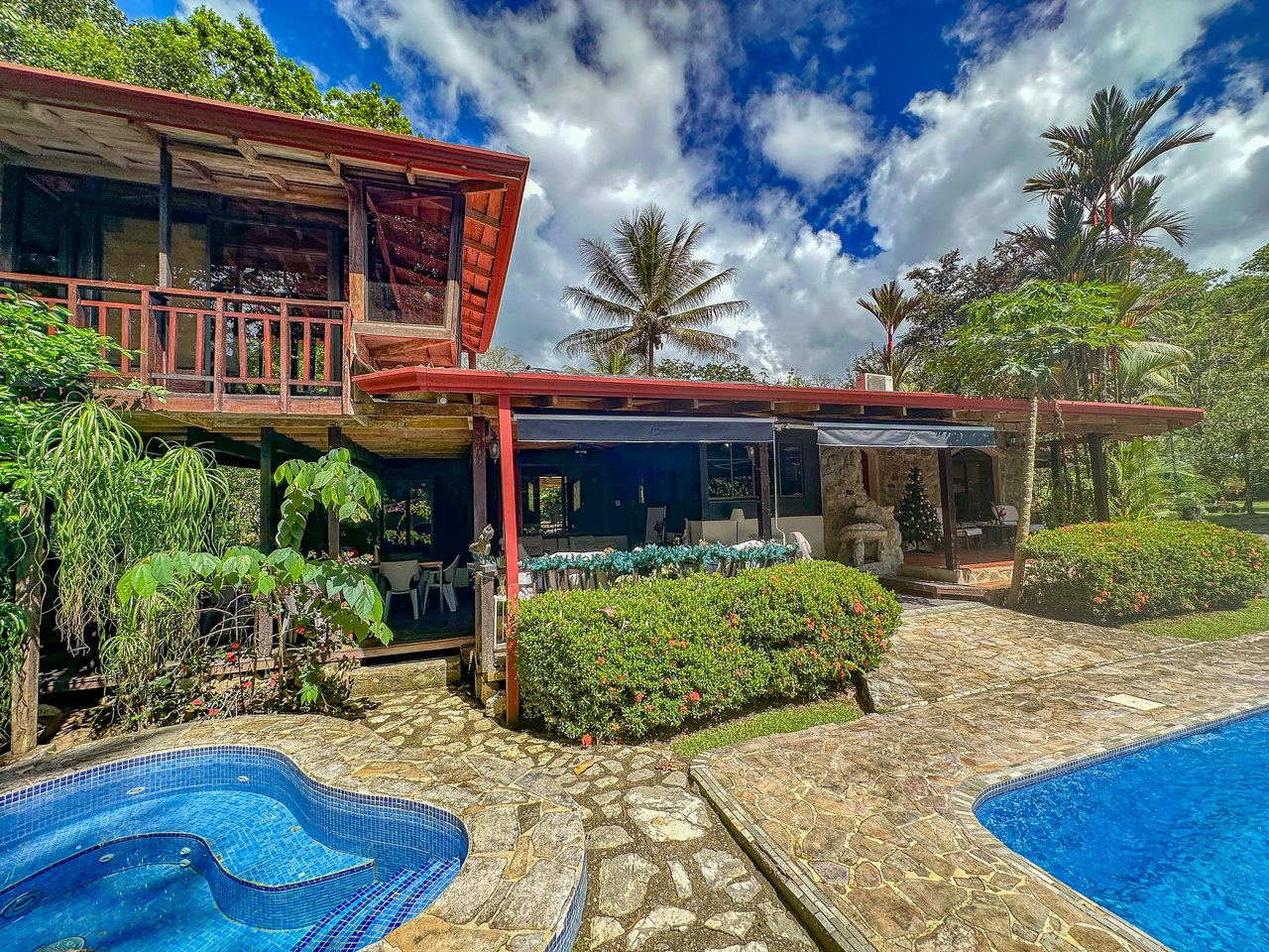 A riverfront 3-bed home on a large property In Ojochal, Costa Rica