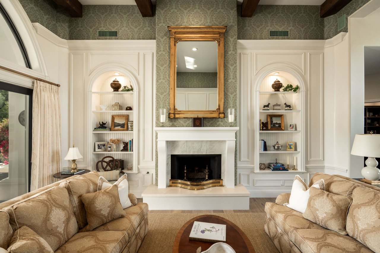 7115 E FOOTHILL Drive