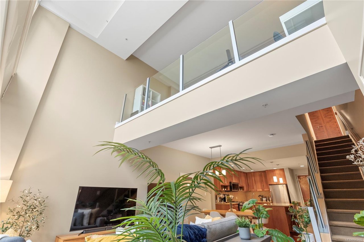 302-828 Rupert Terr, Victoria