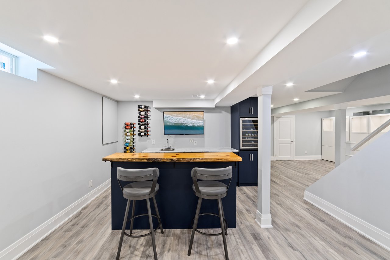 6837 Lisgar Drive