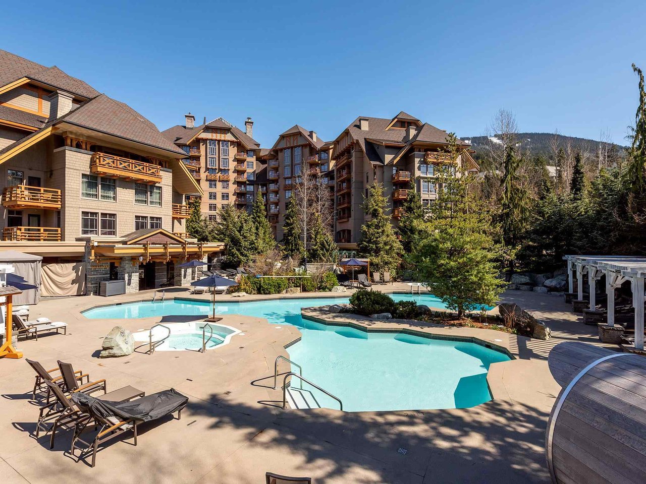557-4591 Blackcomb Wy
