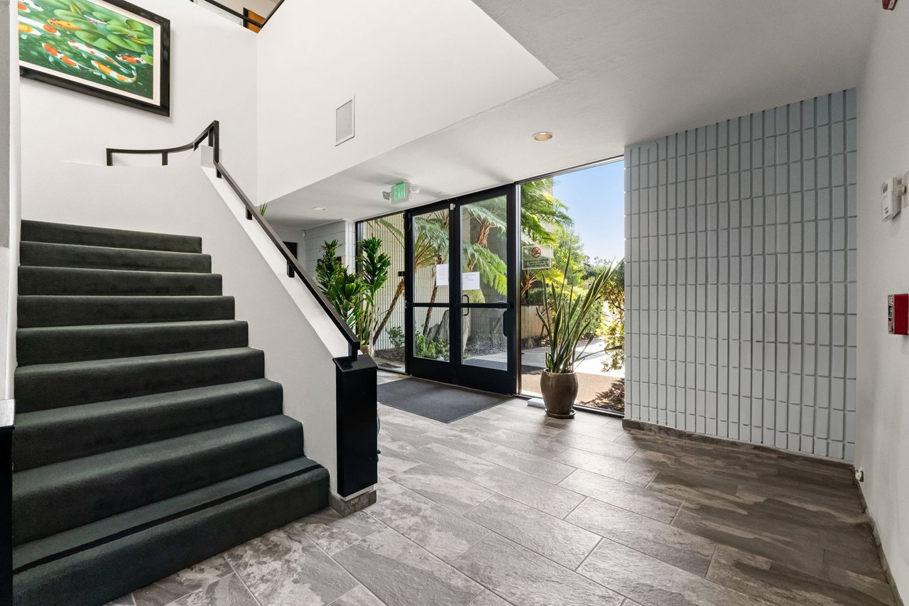 992 S De Anza Blvd