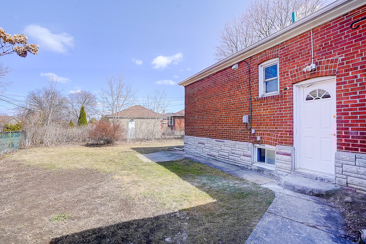 8 Bellvare Crescent, Toronto