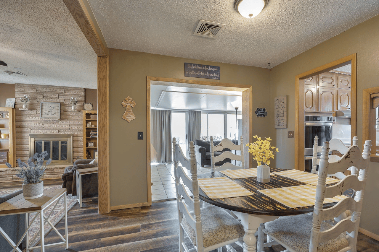 Just Listed: Lovely & Inviting Ranch Home in Meadowood!