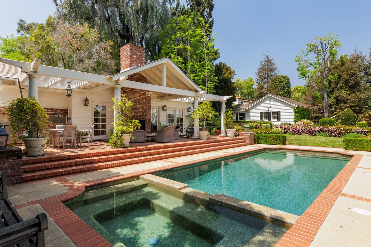 243 South San Rafael Avenue