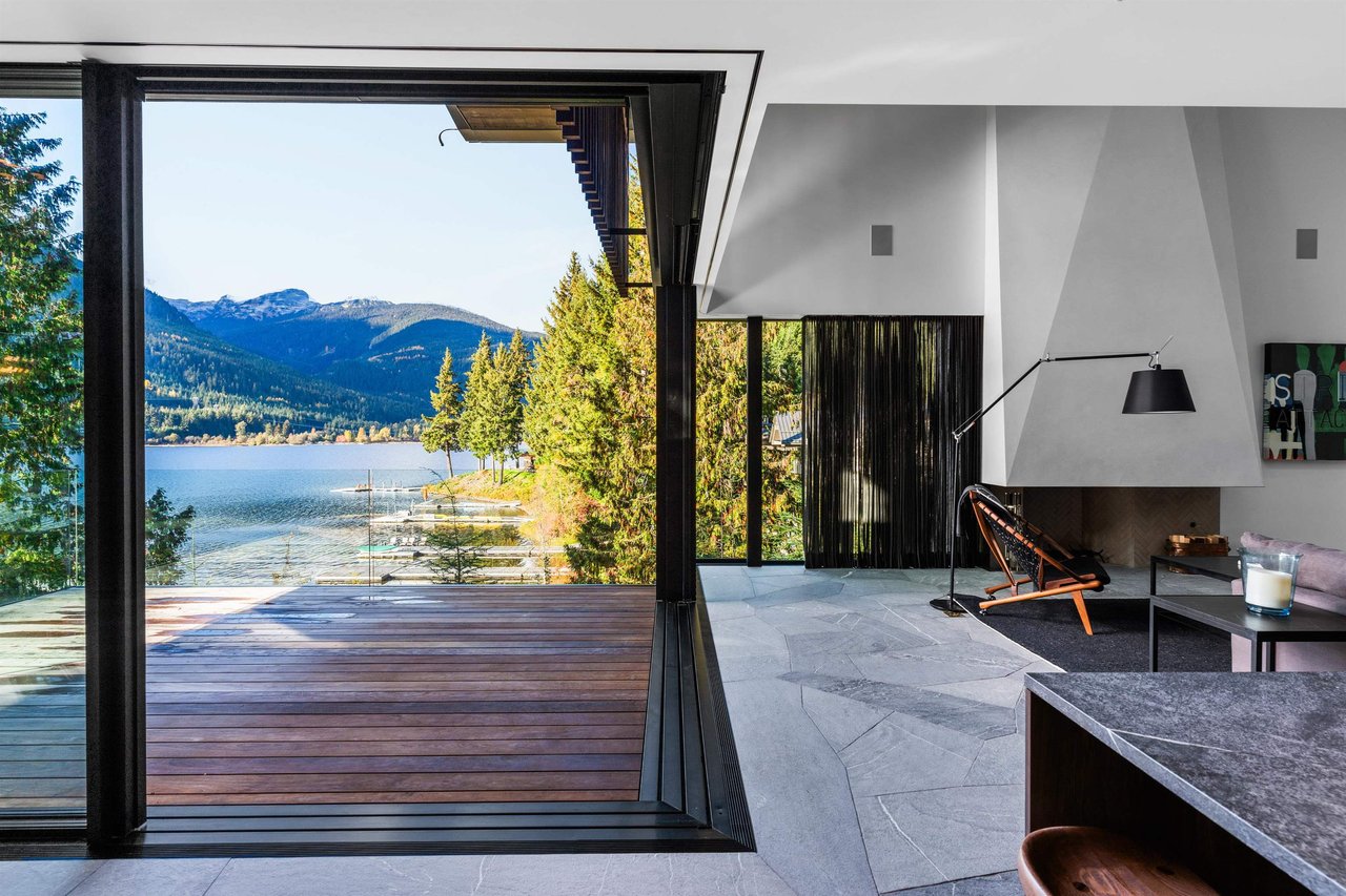 3296 Archibald Wy