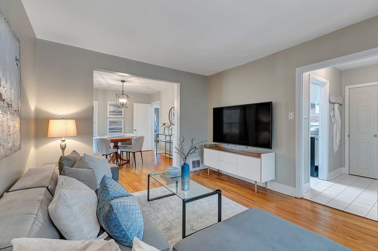 44 Elizabeth St S